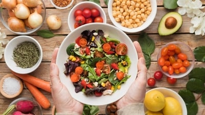 To improve heart health, Dr Jivesh suggests reducing refined sugars and processed foods while increasing fibre, protein, and healthy fats. (Freepik) To improve heart health, Dr Jivesh suggests reducing refined sugars and processed foods while increasing fibre, protein, and healthy fats. (Freepik)