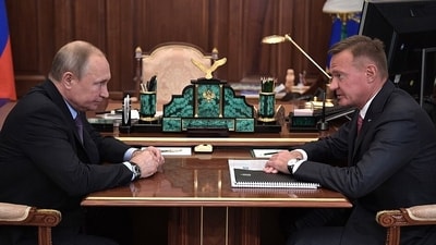 Russia's former transport minister Roman Starovoyt with Vladimir Putin. (X) Russia's former transport minister Roman Starovoyt with Vladimir Putin. (X)
