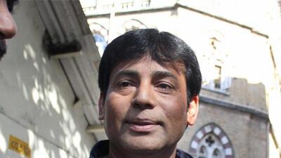 Mumbai : Underworld don Abu Salem walks out of the Sessions Court after a hearing in Mumbai on Wednesday. PTI Photo by Mitesh Bhuvad (PTI1_18_2012_000148A) (PTI)