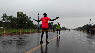 The prediction for the next two days is a generally cloudy sky with light to moderate rain accompanied by thunderstorms and lightning over Delhi NCR. (Arvind Yadav/ Hindustan Times) The prediction for the next two days is a generally cloudy sky with light to moderate rain accompanied by thunderstorms and lightning over Delhi NCR. (Arvind Yadav/ Hindustan Times)