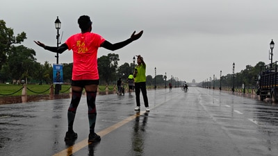 New Delhi is likely to receive more rains on Monday. (Arvind Yadav/ Hindustan Times) New Delhi is likely to receive more rains on Monday. (Arvind Yadav/ Hindustan Times)