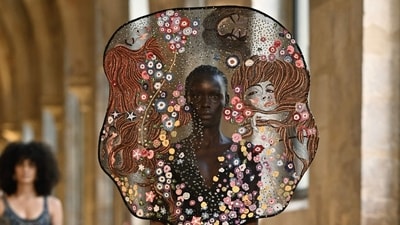 The stunning haute couture presentation draws inspiration from various sources, including the compositions of Austrian symbolist artist Gustav Klimt. (AFP) The stunning haute couture presentation draws inspiration from various sources, including the compositions of Austrian symbolist artist Gustav Klimt. (AFP)