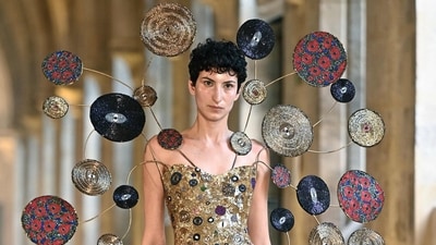 Gustav Klimt's art is evident in the use of golden threads, curved nets, and halo-like constructions that adorned the garments. (AFP) Gustav Klimt's art is evident in the use of golden threads, curved nets, and halo-like constructions that adorned the garments. (AFP)