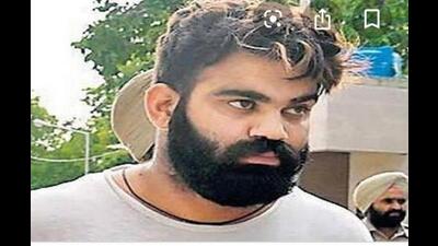Gangster Jaggu Bhagwanpuria’s sistet-in-law had come to India to attend the last rites of her mother-in-law and had reached the Amritsar airport on Monday night to board a flight to Australia, said police. (HT) Gangster Jaggu Bhagwanpuria’s sistet-in-law had come to India to attend the last rites of her mother-in-law and had reached the Amritsar airport on Monday night to board a flight to Australia, said police. (HT)