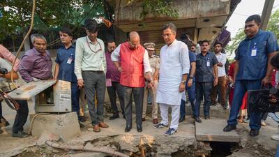 LG and PWD minister Parvesh Verma at ITO, inspecting the drain work. (RAJ K RAJ /HT PHOTO) LG and PWD minister Parvesh Verma at ITO, inspecting the drain work. (RAJ K RAJ /HT PHOTO)