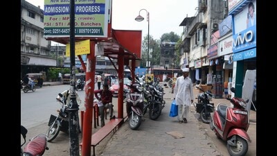The solutions to address the lack of walking infrastructure are straightforward, subject to political and administrative intent. (Hindustan Times) The solutions to address the lack of walking infrastructure are straightforward, subject to political and administrative intent. (Hindustan Times)