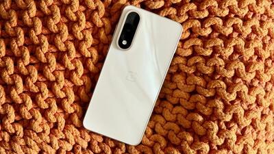 This Marble Sands finish on OnePlus Nord 5 is a salute to the marble-like finish from the first Nord, years earlier. (Vishal Mathur | HT photo) This Marble Sands finish on OnePlus Nord 5 is a salute to the marble-like finish from the first Nord, years earlier. (Vishal Mathur | HT photo)