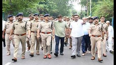 To oversee the entire Yatra operation, DIG Kalanidhi Naithani, in a meeting with additional state radio officer Vinod Kumar Singh, directed all districts to report updates every hour to the Range Control Room. (HT Photo)