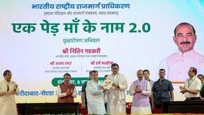 Travellers from Delhi could directly access the new road without using the already crowded Noida-Greater Noida Expressway, which handles nearly five lakh vehicles daily — with around two lakh entering from DND and others via Chilla border, Kalindi Kunj, and sectors like 15, 16, 18, and 37. (HT Photos) Travellers from Delhi could directly access the new road without using the already crowded Noida-Greater Noida Expressway, which handles nearly five lakh vehicles daily — with around two lakh entering from DND and others via Chilla border, Kalindi Kunj, and sectors like 15, 16, 18, and 37. (HT Photos)