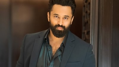 Unni Mukundan warned fans against clicking on suspicious links sent from his Instagram account. Unni Mukundan warned fans against clicking on suspicious links sent from his Instagram account.