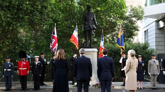 French President Emmanuel Macron and his wife Brigitte Macron stand in front of the Charles de Gaulle statue, as part of a state visit to the UK, in London, Britain, July 8, 2025. REUTERS/Suzanne Plunkett/Pool(REUTERS)