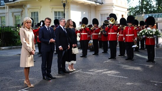 France's President Emmanuel Macron and his wife Brigitte Macron, Britain's Prime Minister Keir Starmer and his wife Victoria Starmer attend a ceremony at the statue of former French President Charles de Gaulle at Carlton Gardens in central London as part of their three-day state visit to the United Kingdom, Britain, July 8, 2025. REUTERS/Gonzalo Fuentes/Pool(REUTERS)