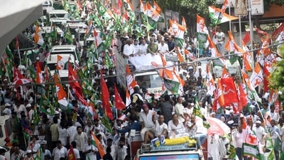 Meanwhile, the BJP claimed that the people of Bihar have "completely rejected" the Bihar Bandh, and that both the Congress and RJD leaders have joined the rally for a “photo shoot.” (HT)