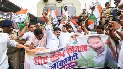 Congress supporters halt train movement during 'Bihar Bandh' call by the Mahagathbandhan against the Special Intensive Revision (SIR) of the voter list ahead of the Bihar Assembly Elections 2025, in Patna. (ANI)
