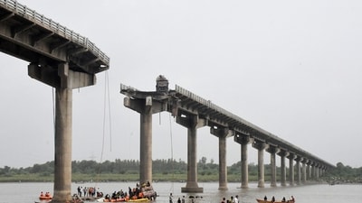 The Gambhira bridge connected central Gujarat and the Saurashtra region. (REUTERS)