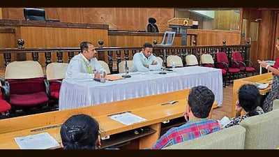 PMC health officials and representatives of 108 private hospitals attended the meeting on Wednesday. The civic body issued detailed set of guidelines for private hospitals to tackle vector-borne diseases. (HT) PMC health officials and representatives of 108 private hospitals attended the meeting on Wednesday. The civic body issued detailed set of guidelines for private hospitals to tackle vector-borne diseases. (HT)