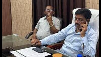 Police called in as suspended officer returns citing court stay; current CMO refuses to vacate post (Sourced) Police called in as suspended officer returns citing court stay; current CMO refuses to vacate post (Sourced)
