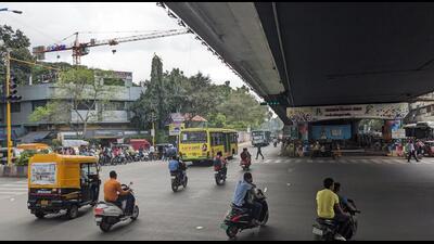 Pune, India - Sept. 14, 2023: PMPL buses plying at Seven loves chowk in Pune India, on Thursday, September 14, 2023. (Photo by Shankar Narayan/HT PHOTO) Pune, India - Sept. 14, 2023: PMPL buses plying at Seven loves chowk in Pune India, on Thursday, September 14, 2023. (Photo by Shankar Narayan/HT PHOTO)