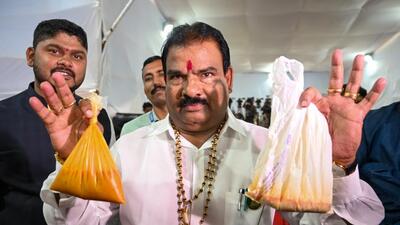 Sanjay Gaikwad holding up packets of daal (Raju Shinde/ HT Photo) Sanjay Gaikwad holding up packets of daal (Raju Shinde/ HT Photo)