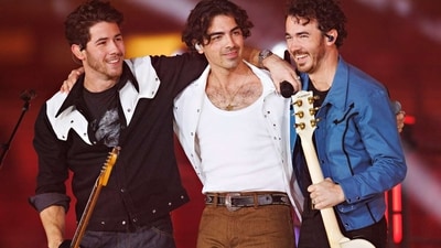 The Jonas Brothers were formed in 2005 and ruled the mid 2000s. The Jonas Brothers were formed in 2005 and ruled the mid 2000s.