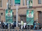 FILE PHOTO: A police officer stands in front of the traffic, next to posters of the Chief of Army Staff of Pakistan Asim Munir, in Karachi, Pakistan May 20, 2025. REUTERS/Akhtar Soomro/File Photo