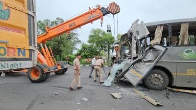 A crane being used to remove the private bus from the Chandigarh-Delhi highway after it rammed into a truck 6km from Karnal on Thursday morning. (HT Photo) A crane being used to remove the private bus from the Chandigarh-Delhi highway after it rammed into a truck 6km from Karnal on Thursday morning. (HT Photo)