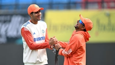 India's Shubman Gill and Kuldeep Yadav (R) (AFP) India's Shubman Gill and Kuldeep Yadav (R) (AFP)