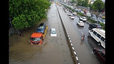 Cars stuck on a waterlogged stretch after heavy rain at National Highway-48 near Narsinghpur village, in Gurugram on Thursday. (PARVEEN KUMAR) Cars stuck on a waterlogged stretch after heavy rain at National Highway-48 near Narsinghpur village, in Gurugram on Thursday. (PARVEEN KUMAR)