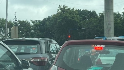 A Bengaluru commuter claims that a few traffic lights on ORR are unscientific A Bengaluru commuter claims that a few traffic lights on ORR are unscientific