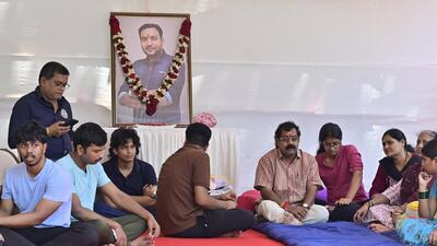 Mumbai, India - May 1, 2025:Mahesh Kurmi brother of late Sachin Kurmi along with his family and supporters, sits on indefinite hunger strike and demanded immediate arrest of main suspect of his murder, at Byculla in Mumbai, India, on Thursday, May 1, 2025. (Photo by Anshuman Poyrekar/ Hindustan Times) (Hindustan Times) Mumbai, India - May 1, 2025:Mahesh Kurmi brother of late Sachin Kurmi along with his family and supporters, sits on indefinite hunger strike and demanded immediate arrest of main suspect of his murder, at Byculla in Mumbai, India, on Thursday, May 1, 2025. (Photo by Anshuman Poyrekar/ Hindustan Times) (Hindustan Times)