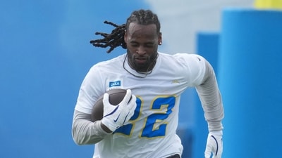 Los Angeles Chargers running back Najee Harris (22) carries the ball during offseason workouts at The Bolt. (IMAGN IMAGES via Reuters Connect)