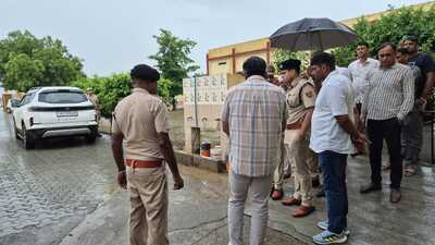 Police conducting investigation at the spot where the incident took place in a Hisar School on Thursday. (HT Photo) Police conducting investigation at the spot where the incident took place in a Hisar School on Thursday. (HT Photo)