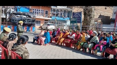 Police officials educating people in Jammu on Thursday. (HT Photo) Police officials educating people in Jammu on Thursday. (HT Photo)
