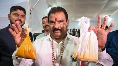 Shiv Sena MLA Sanjay Gaikwad had slapped the MLA canteen contractor over being served stale food. (Raju Shinde/HT Photo) Shiv Sena MLA Sanjay Gaikwad had slapped the MLA canteen contractor over being served stale food. (Raju Shinde/HT Photo)