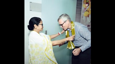 West Bengal chief minister Mamata Banerjee with J&K chief minister Omar Abdullah in Kolkata on Thursday. (File) West Bengal chief minister Mamata Banerjee with J&K chief minister Omar Abdullah in Kolkata on Thursday. (File)