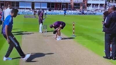 Jasprit Bumrah teases the ground official (Screengrab) Jasprit Bumrah teases the ground official (Screengrab)
