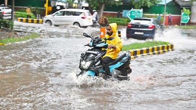People waded through waterlogged streets during heavy rainfall in Firozshah, New Delhi, on Wednesday, July 9, 2025. (Sanjeev Verma/HT Photo) People waded through waterlogged streets during heavy rainfall in Firozshah, New Delhi, on Wednesday, July 9, 2025. (Sanjeev Verma/HT Photo)