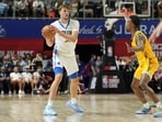 Dallas Mavericks forward Cooper Flagg (32) looks to pass the ball against the Los Angeles Lakers 