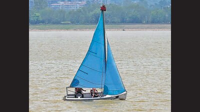 After a week of rain and overcast skies, the city is expected to see dry weather with partly cloudy skies over the weekend, the India Meteorological Department (IMD) said on Friday. Chances of rain are likely to return next week. (HT File)