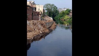 An NGO has filed a petition over the Buddha Nullah encroachments. (HT Photo) An NGO has filed a petition over the Buddha Nullah encroachments. (HT Photo)