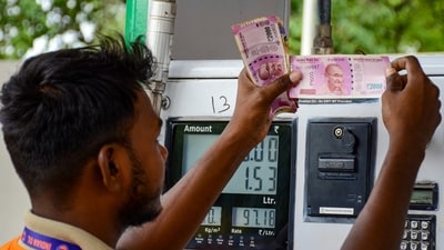 As of July 1, ₹2,000 denomination notes worth ₹6,099 crore remain in circulation, despite the RBI having announced their withdrawal over a year ago. (PTI file) As of July 1, ₹2,000 denomination notes worth ₹6,099 crore remain in circulation, despite the RBI having announced their withdrawal over a year ago. (PTI file)