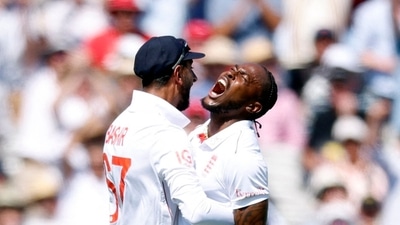 A jubilant Jofra Archer screams in celebration after taking his first Test wicket in 4 years — and it took only three deliveries after his return, accounting for Yashasvi Jaiswal with a peach. (Action Images via Reuters)