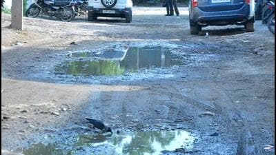 Commuters-having-a-bumpy-ride-on-the-road-filled-with-potholes-Sant-Arora-HT-Photo Commuters-having-a-bumpy-ride-on-the-road-filled-with-potholes-Sant-Arora-HT-Photo