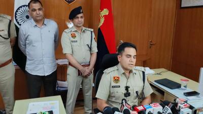 Hansi superintendent of police (SP) Amit Yashvardha during a media conference on Friday. (HT Photo) Hansi superintendent of police (SP) Amit Yashvardha during a media conference on Friday. (HT Photo)