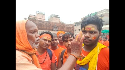 Kanwariyas in Kashi on Friday (Rajesh Kumar/HT) Kanwariyas in Kashi on Friday (Rajesh Kumar/HT)