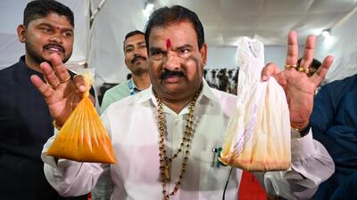 MLA Sanjay Gaikwad came to the state assembly on Wednesday with the ‘stale daal’ he was served the previous night. (Raju Shinde/HT Photo) (Raju Shinde)