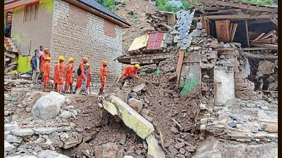 Mandi, which is the epicentre of disaster, has alone reported 15 deaths and 27 missing people. (HT) Mandi, which is the epicentre of disaster, has alone reported 15 deaths and 27 missing people. (HT)