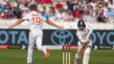 Chris Woakes took what might prove to be the biggest wicket of this match, undoing Shubman Gill with the help of some sharp, astute captaincy with the wicketkeeper standing up, on just 16. (PTI) Chris Woakes took what might prove to be the biggest wicket of this match, undoing Shubman Gill with the help of some sharp, astute captaincy with the wicketkeeper standing up, on just 16. (PTI)
