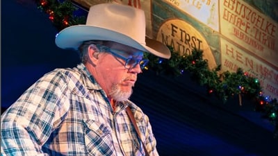Pat Green mourns his brother, sister-in-law, and nephews, while their daughter survived. (patgreenmusic/Instagram)