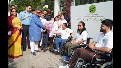 The Punjab governor and UT administrator Gulab Chand Kataria visited Chandigarh Spinal Rehab, Sector 28 on Friday and took a round of the available facilities. The governor also interacted with patients and shared words of encouragement with them. (HT Photo)